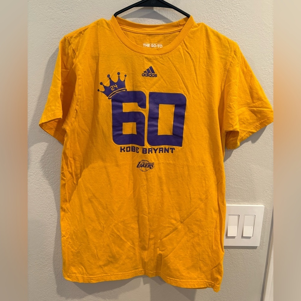Kobe Bryant Farewell 60 Point Los Angeles Lakers Adidas T-shirt Men’s Size Med - Picture 2 of 7